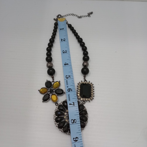 Premier Designs Black Beaded Floral Statement Necklace w/ Detachable Brooch - Picture 11 of 16